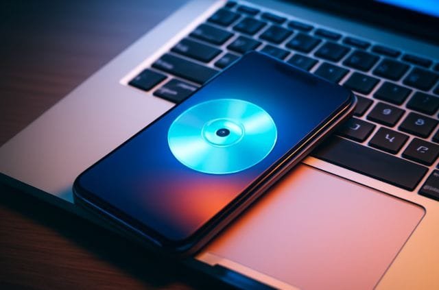 CDiPhone How to easily back up your iPhone to a computer using CDiphone software.